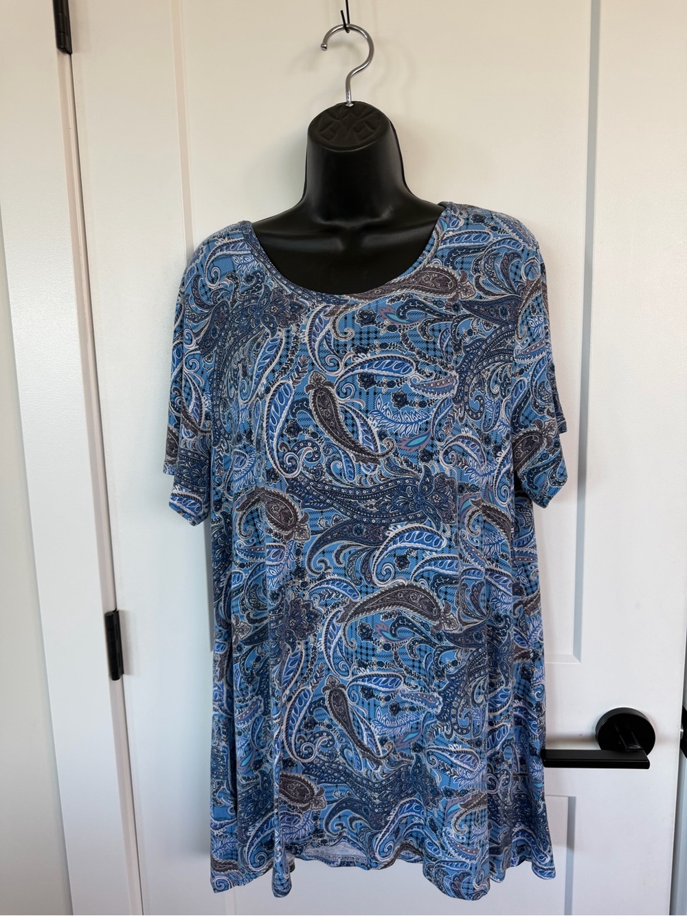 PLUS SIZE Blue Paisley Short Sleeve Tunic
SIZE -